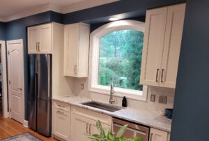 eyebrow-style high-performance bay window