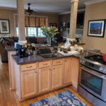 kitchen peninsula before remodel